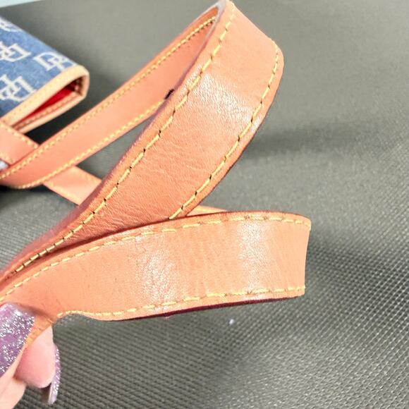 Dooney & Bourke North South Blue Denim Signature Cream DB Logo Bucket Bag Purse - Picture 8 of 15